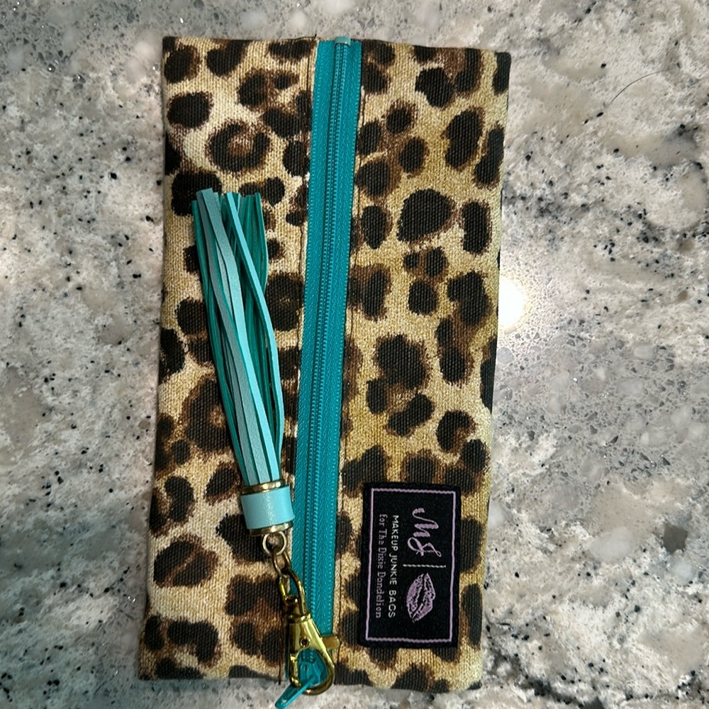 Makeup Junkie small bag leopard
